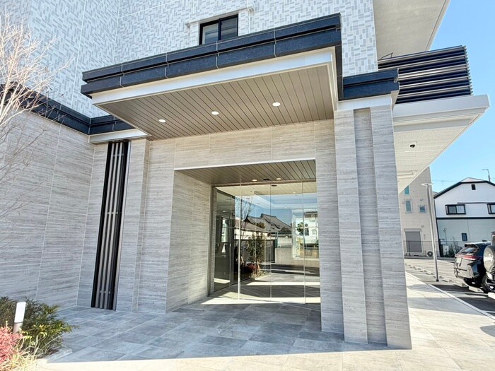 物件外観写真5　(エントランス部分)