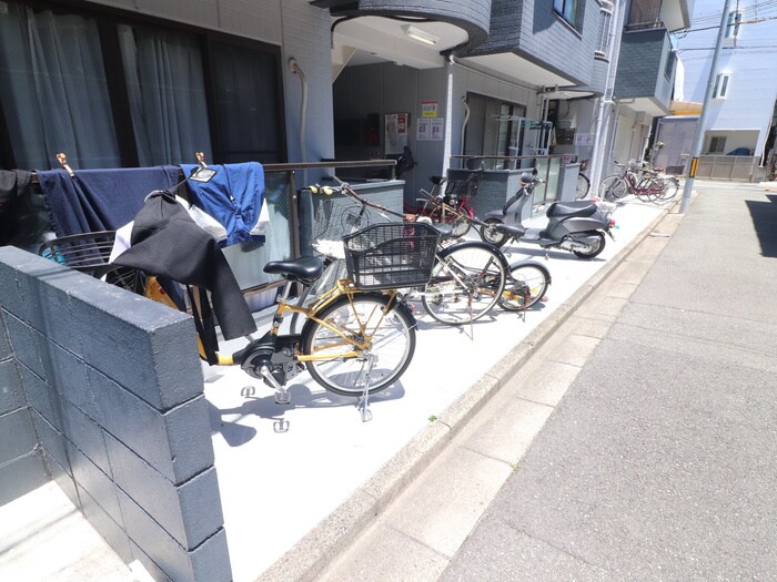 物件外観写真5　(駐輪場)