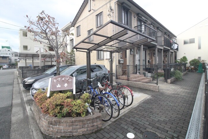 物件外観写真6　(エントランス部分)