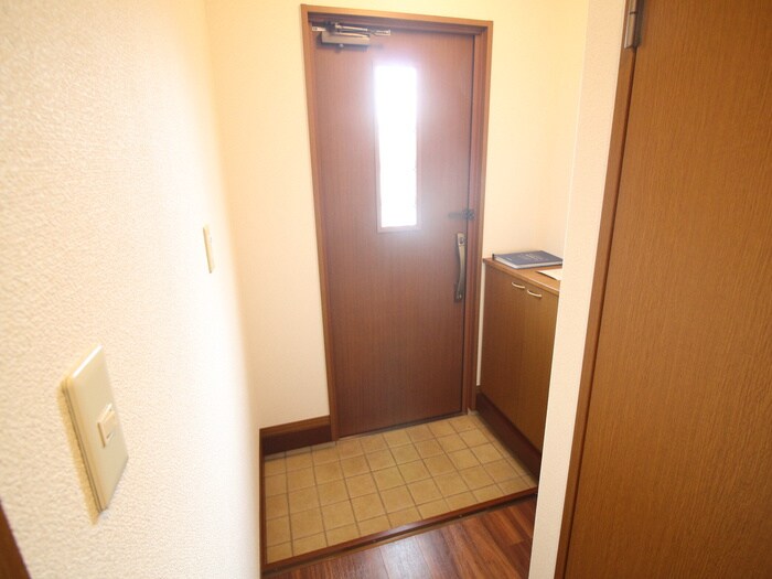 物件内観写真14　(玄関)