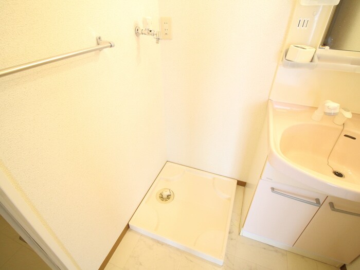 物件内観写真18　(洗濯機置場)