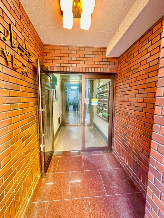 物件外観写真3　(エントランス部分)