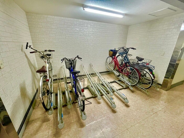 物件外観写真6　(駐輪場)