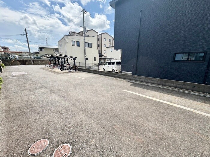 物件外観写真2　(駐車場)