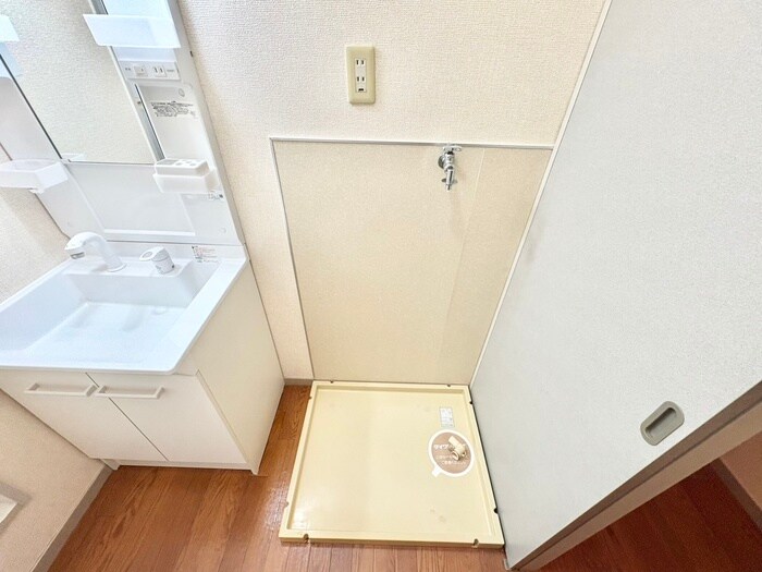 物件内観写真12　(洗濯機置場)