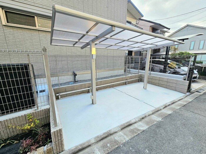 物件外観写真4　(駐輪場)