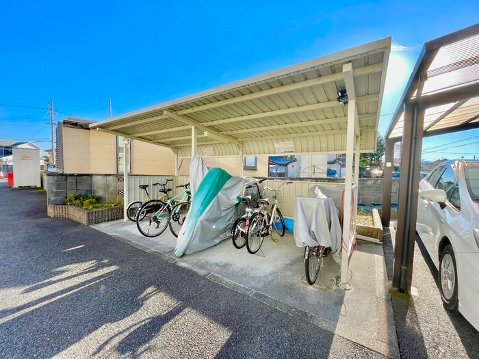 物件外観写真3　(駐輪場)