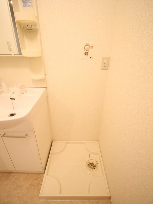 物件内観写真15　(洗濯機置場)