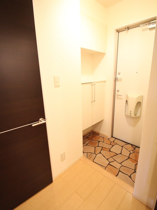 物件内観写真16　(玄関)