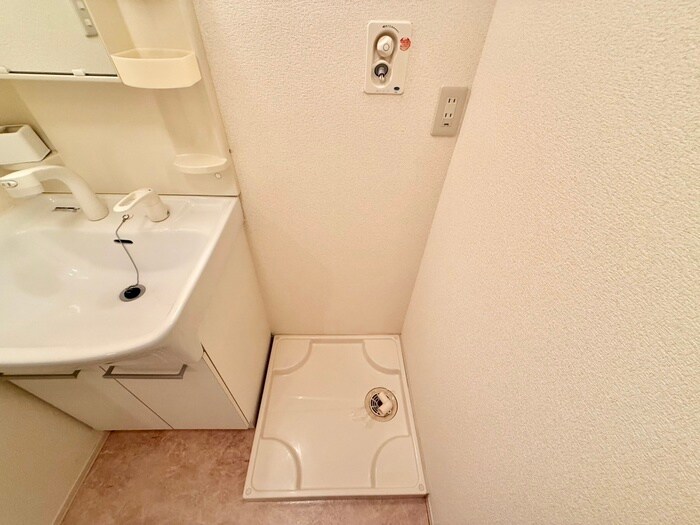 物件内観写真16　(洗濯機置場)