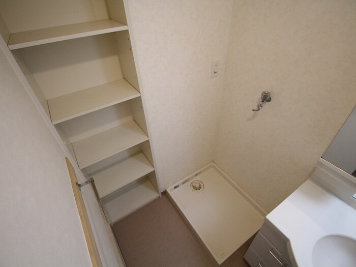 物件内観写真12　(洗濯機置場)