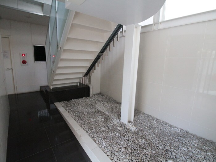 物件外観写真4　(エントランス部分)