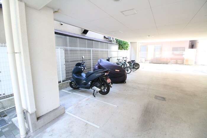 物件外観写真5　(駐輪場)