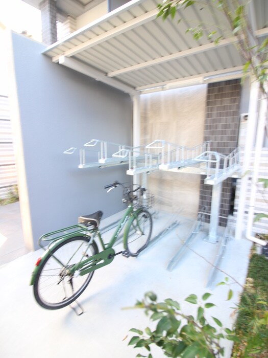 物件外観写真5　(駐輪場)