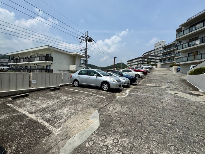 物件外観写真6　(駐車場)