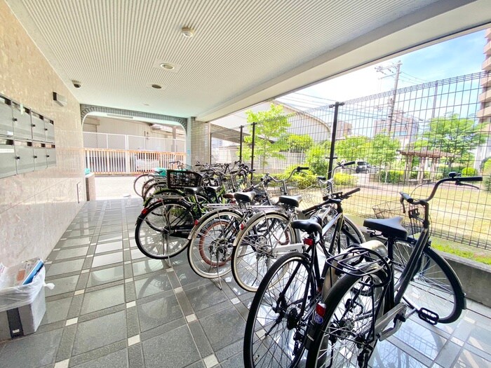 物件外観写真3　(駐輪場)