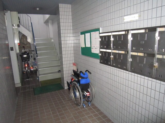 物件外観写真3　(エントランス部分)