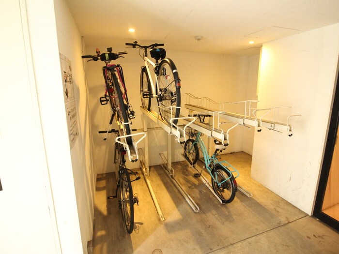 物件外観写真5　(駐輪場)