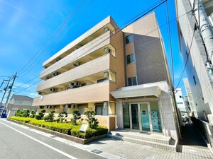 カルムパ－チェス外観写真