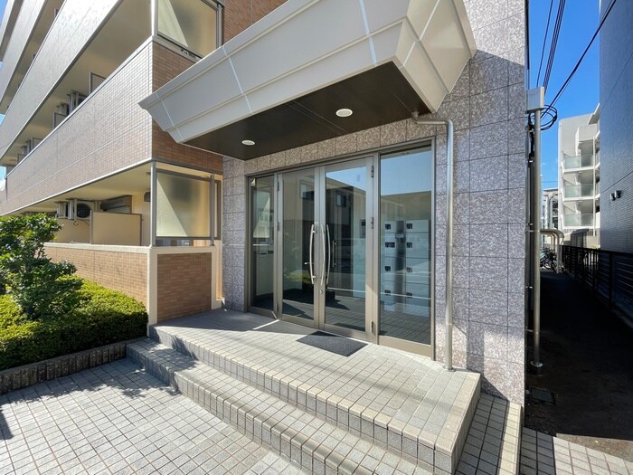 物件外観写真4　(エントランス部分)