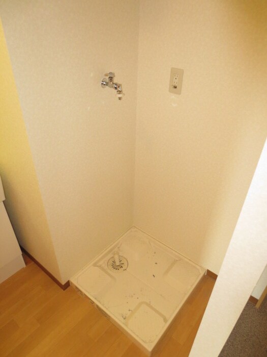 物件内観写真12　(洗濯機置場)