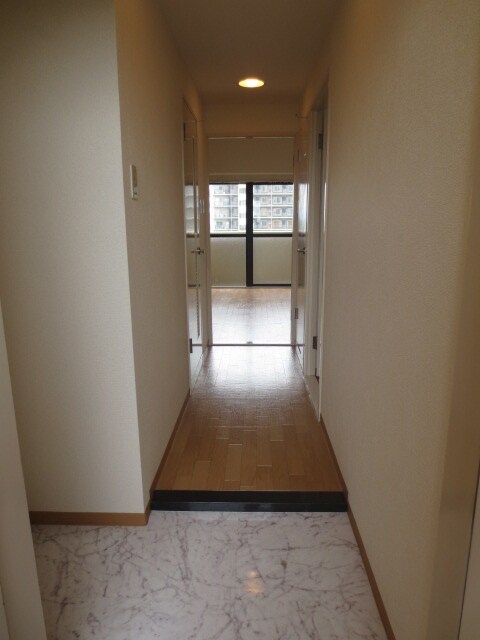 物件内観写真16　(玄関)