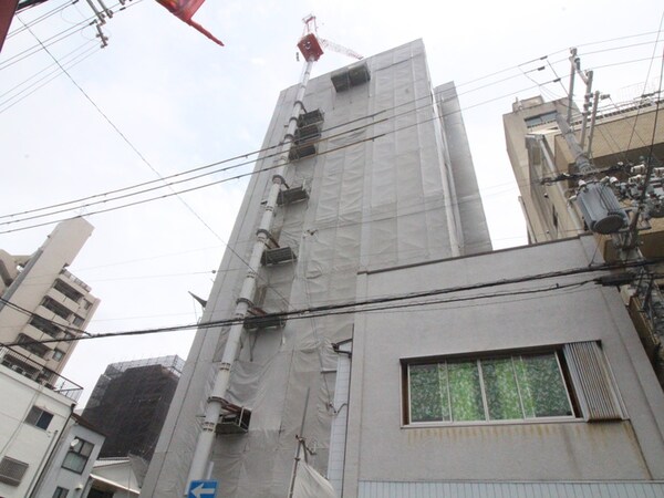 建築中