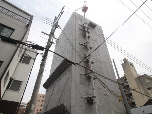 建築中