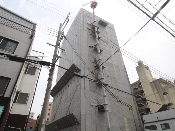 建築中