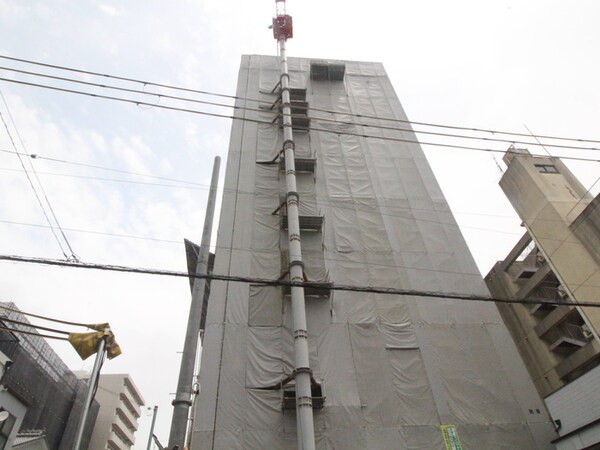 建築中