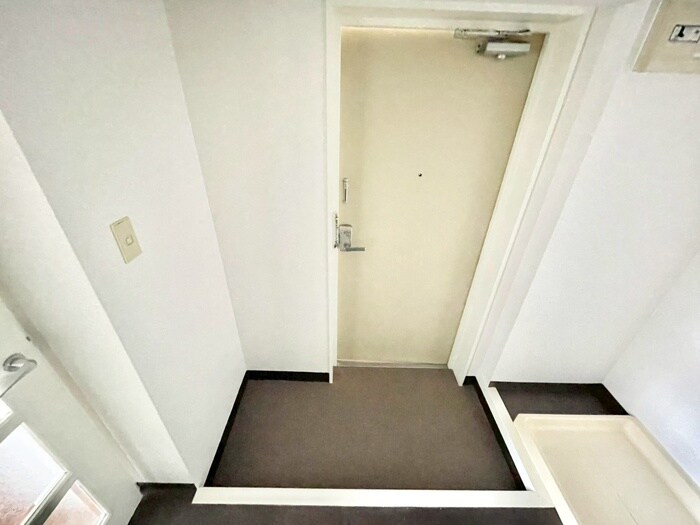 物件内観写真13　(玄関)