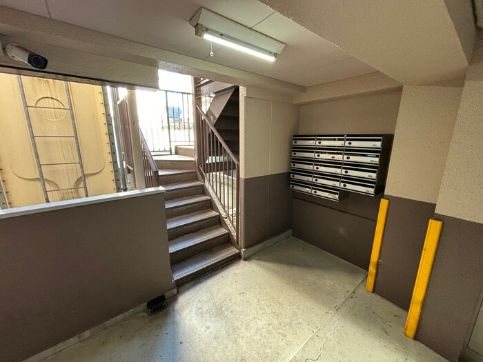 物件外観写真6　(エントランス部分)