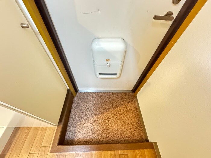 物件内観写真14　(玄関)