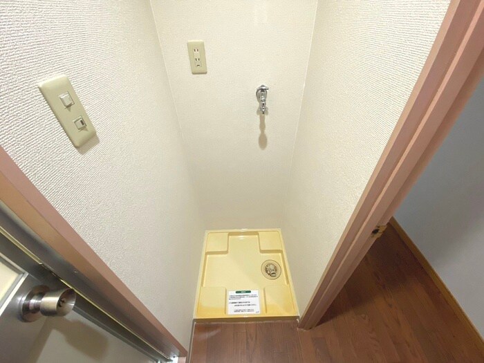 物件内観写真11　(洗濯機置場)