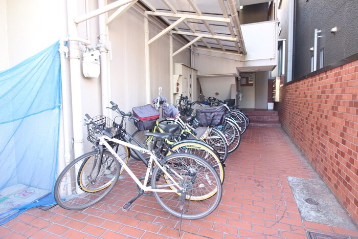 物件外観写真3　(駐輪場)