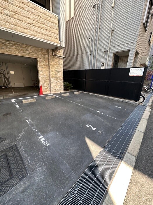 物件外観写真4　(駐車場)