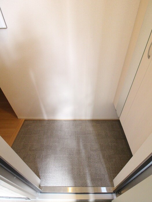 物件内観写真13　(玄関)