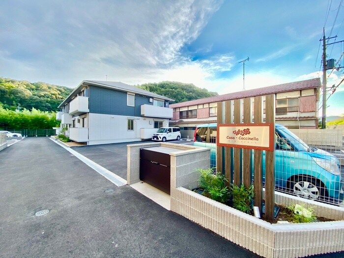 物件外観写真3　(エントランス部分)