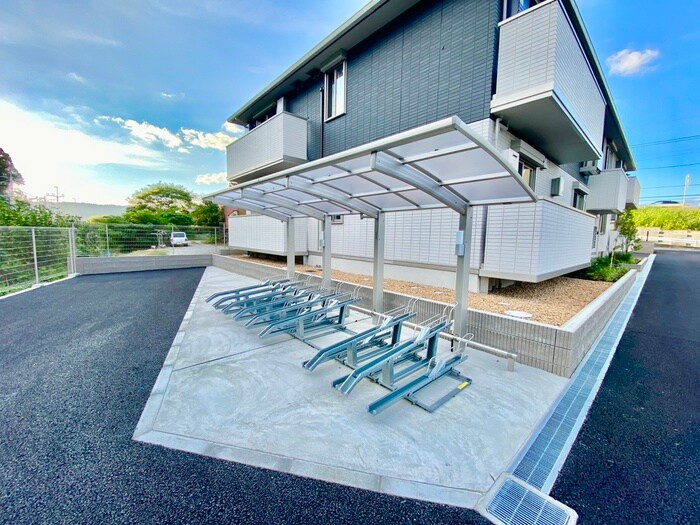 物件外観写真5　(駐輪場)