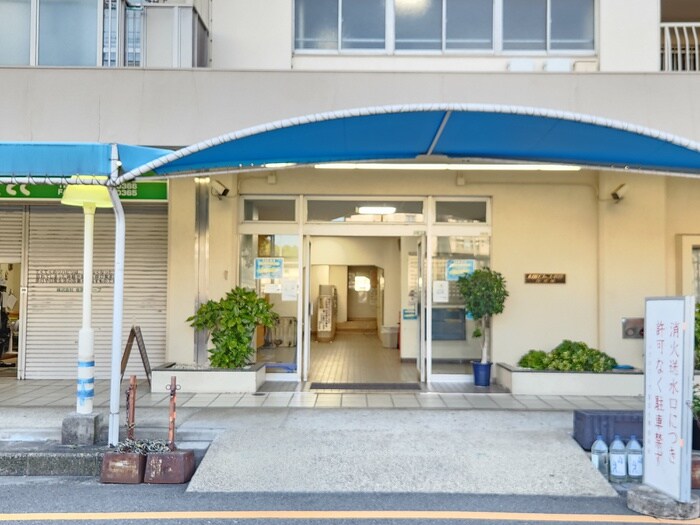 物件外観写真2　(エントランス部分)