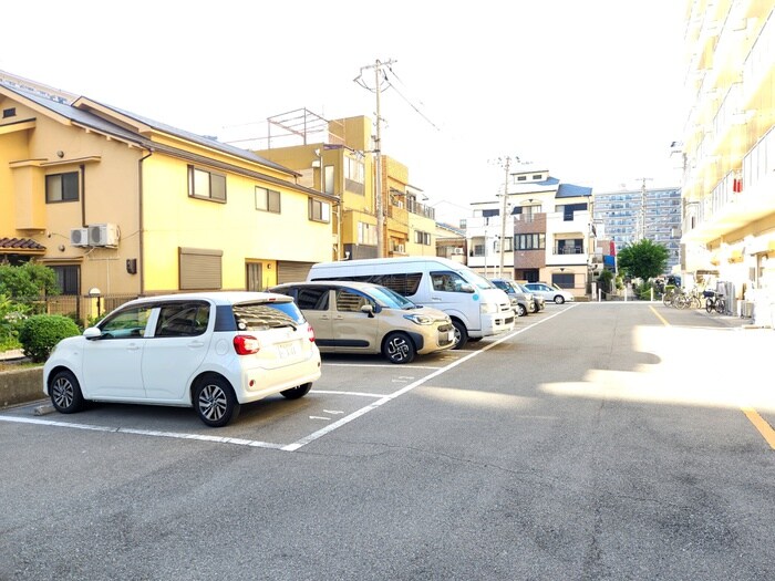 物件外観写真5　(駐車場)