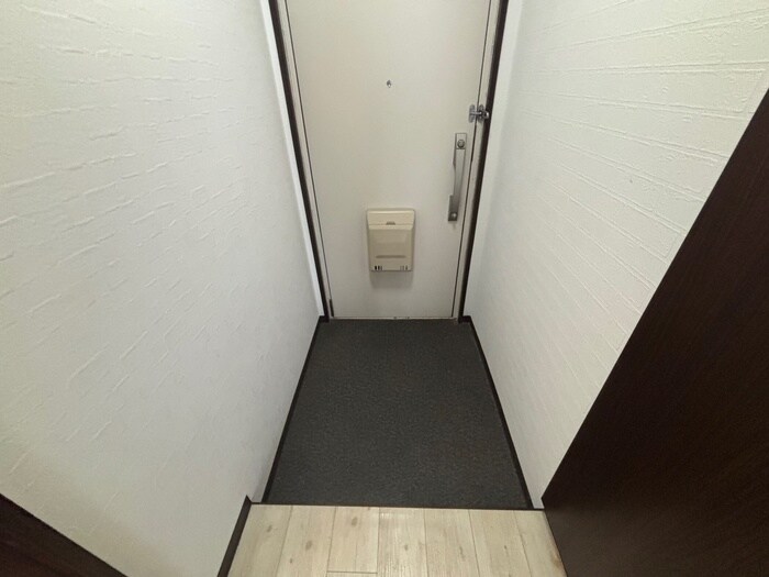 物件内観写真16　(玄関)