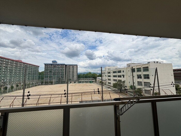 物件内観写真22　(室内からの展望)