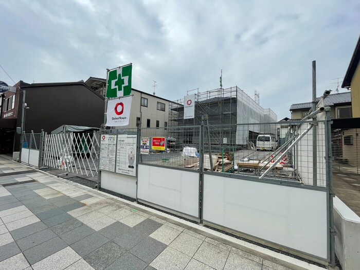 物件外観写真1　(建築中)