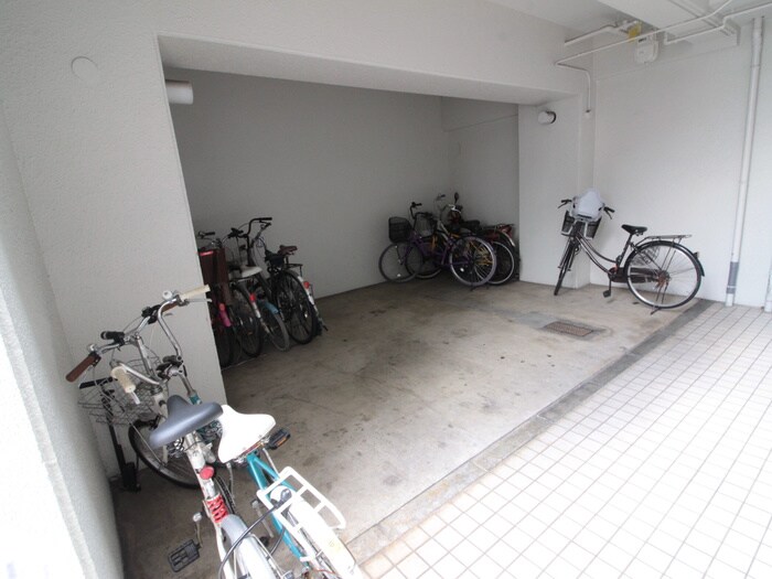 物件外観写真5　(駐輪場)