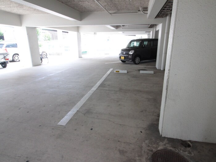 物件外観写真6　(駐車場)