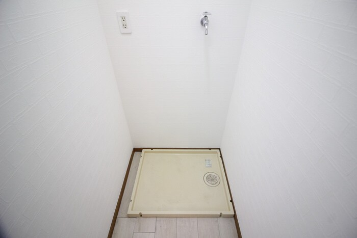 物件内観写真11　(洗濯機置場)
