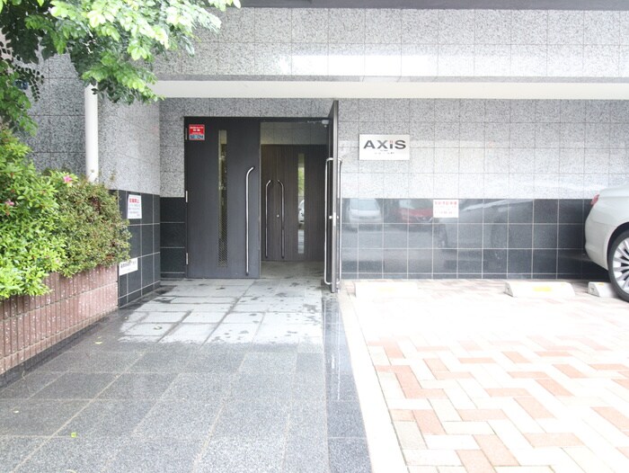 物件外観写真2　(エントランス部分)