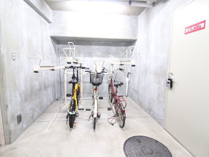 物件外観写真3　(駐輪場)