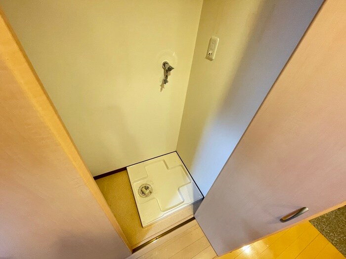 物件内観写真16　(洗濯機置場)